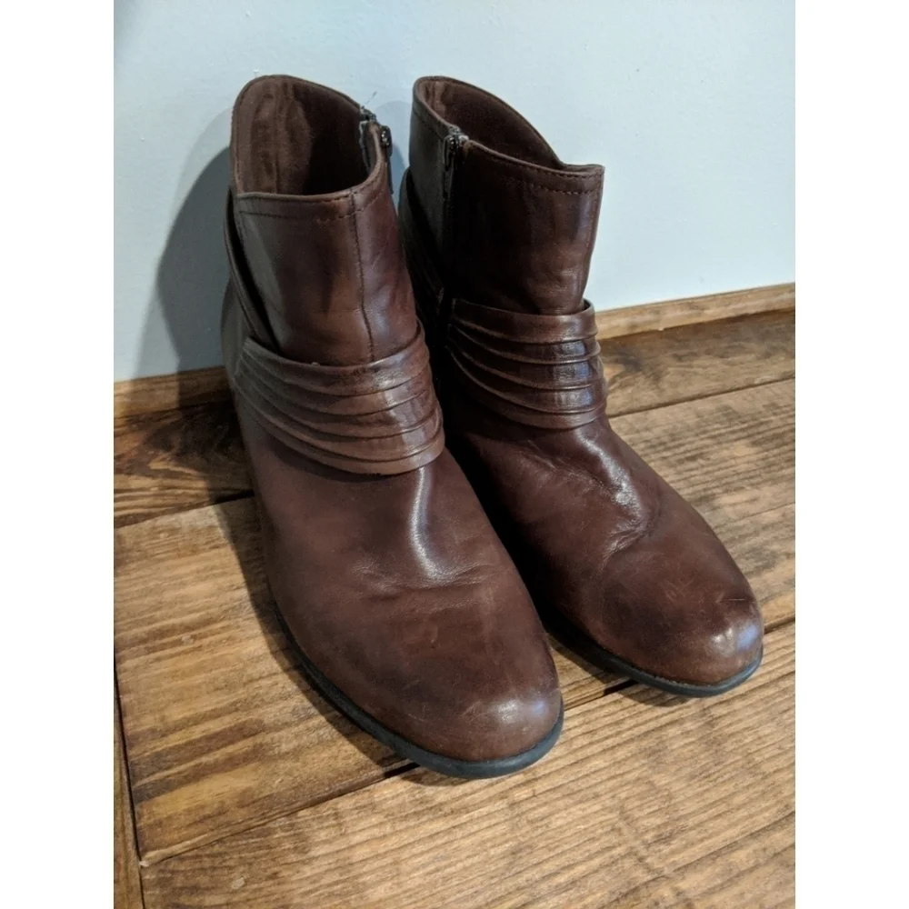 Clarks Bendable Zip Brown Leather Ankle Booties 11